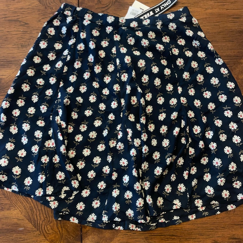 Billabong Junior sized M floral skirt with tags